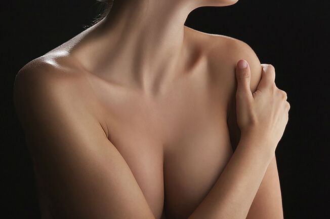 La piel de la zona de los hombros es suave y uniforme. 