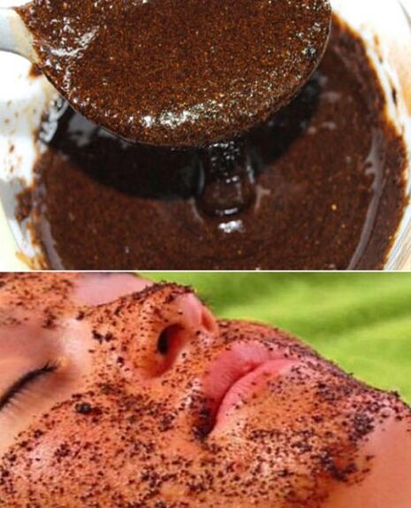 Cubra la máscara con vigas de café